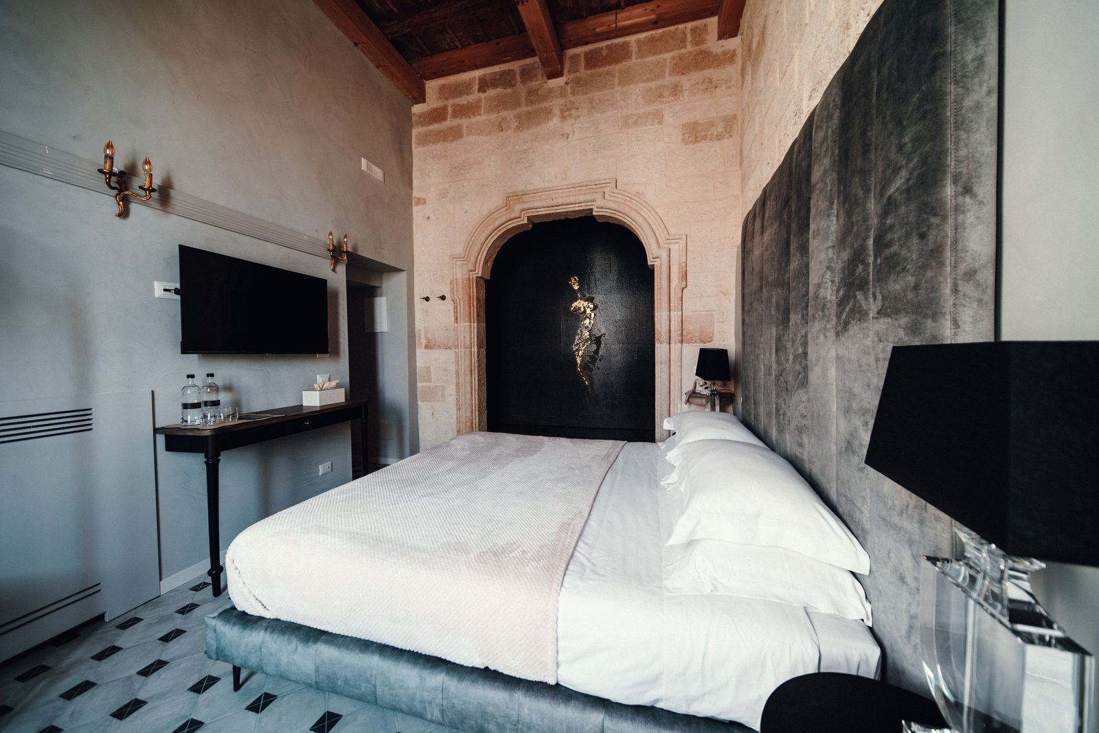 The Venus mural beside the bed.
